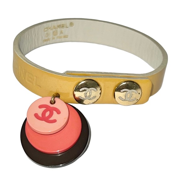 AUTH VTG Coco CHANEL Yellow Leather & Logo Charm Snap Button Bracelet Wrap Cuff - Picture 1 of 16